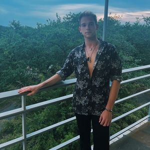 Meet your Posher, Derek